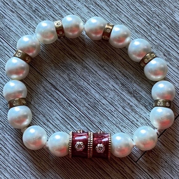 magnetic faux pearl and maroon clasp,brass insert - Picture 1 of 9